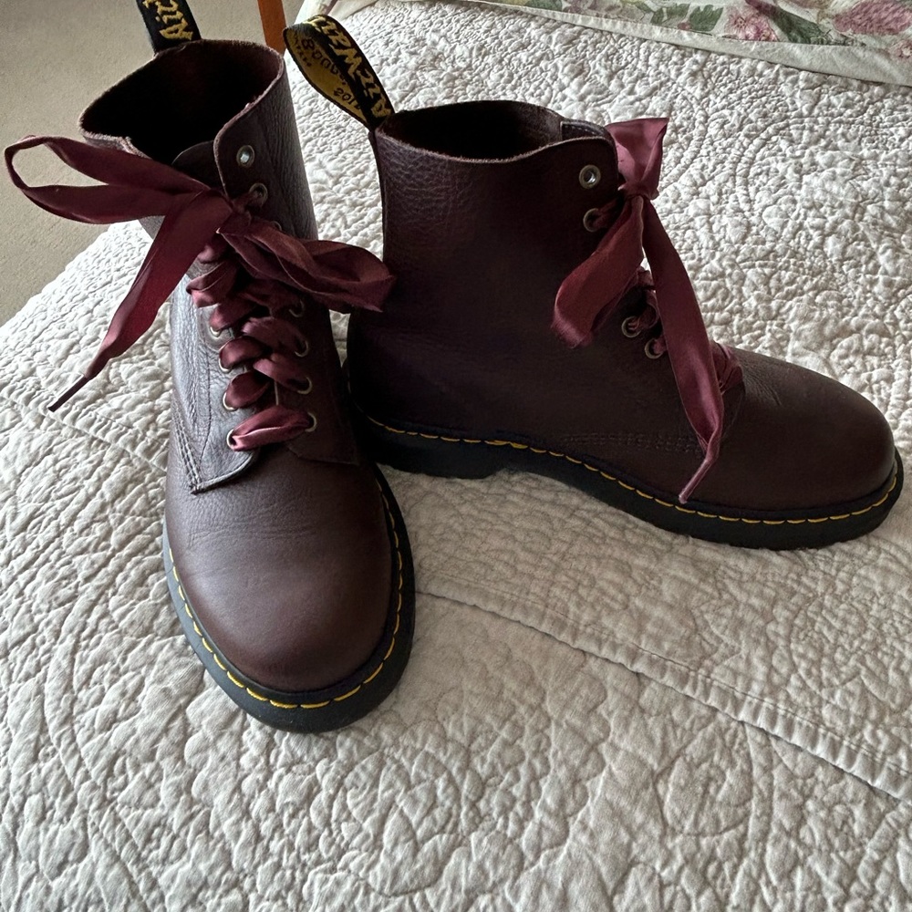 Dr. Martens 1460 Boot Women’s Size 10. Cordovan